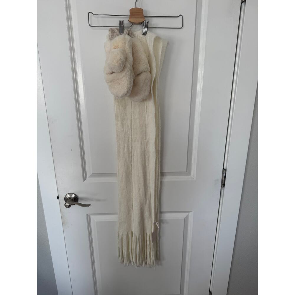 NWT Lauren Conrad Scarf w/NWOT matching Mittens